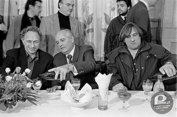 Michaił Gorbaczow w towarzystwie Pierre Richarda i Gerarda Depardieu.