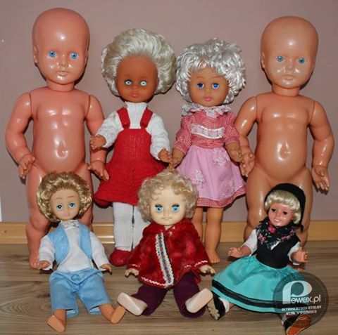 Plastikowe lalki z dzieciństwa